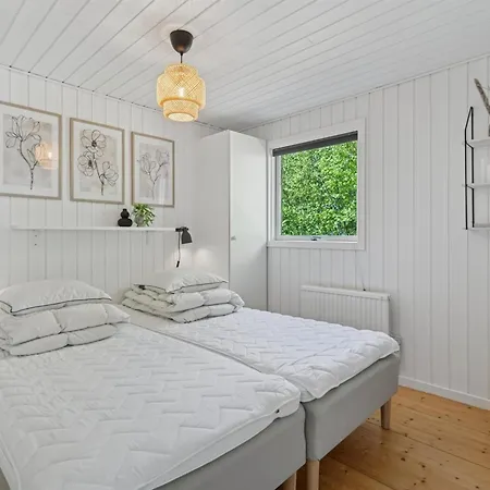 Conradine - 600m From The Sea By Interhome